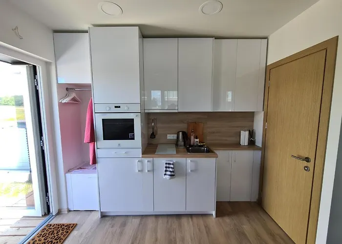 Vaivorykstes 7d Apartamentai Su Baseinu Vasaros Metu Апартаменти *