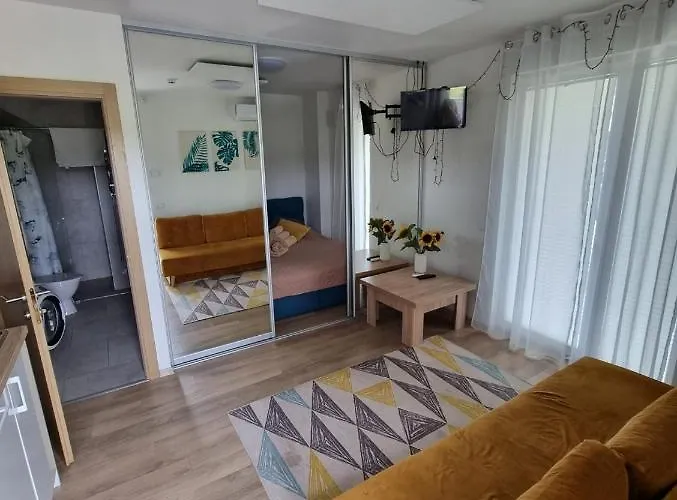 Vaivorykstes 7d Apartamentai Su Baseinu Vasaros Metu Апартаменти *